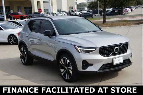 2025 Volvo XC40 B5 Plus Dark Theme