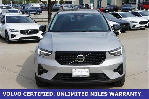 2025 Volvo XC40 B5 Plus Dark Theme