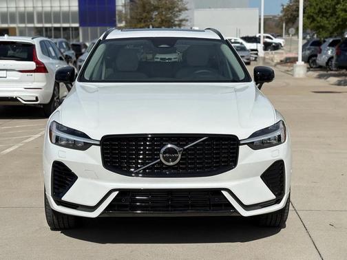 2024 Volvo XC60 Recharge Plug-In Hybrid T8 Plus Dark Theme