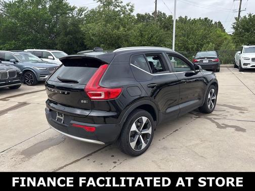 Onyx Black Metallic 2025 Volvo XC40 B5 Plus Bright Theme