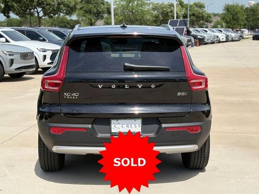 Onyx Black Metallic 2025 Volvo XC40 B5 Plus Bright Theme