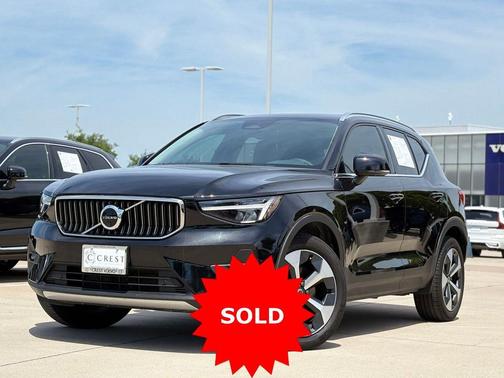 Onyx Black Metallic 2025 Volvo XC40 B5 Plus Bright Theme