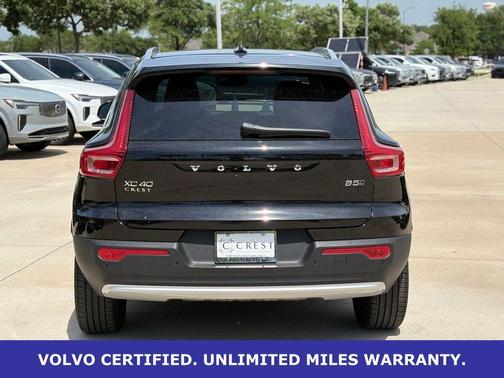 Onyx Black Metallic 2025 Volvo XC40 B5 Plus Bright Theme