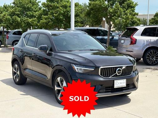 Onyx Black Metallic 2025 Volvo XC40 B5 Plus Bright Theme