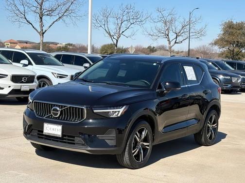 2025 Volvo XC40 B5 AWD