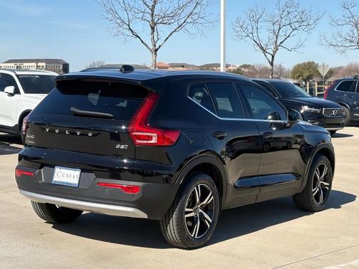 2025 Volvo XC40 B5 AWD