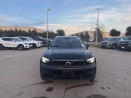 2025 Volvo XC40 B5 AWD