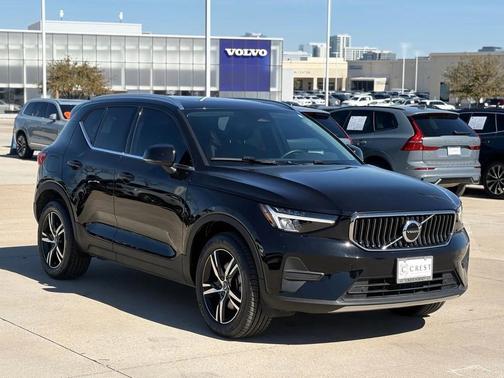 2025 Volvo XC40 B5 AWD