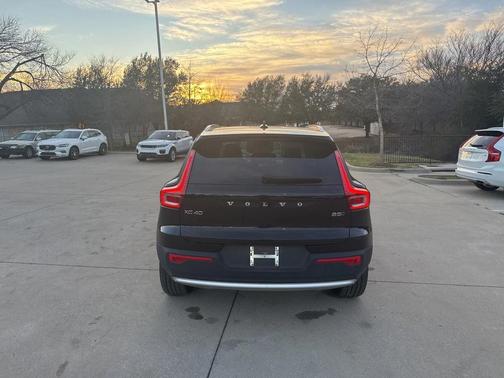 2025 Volvo XC40 B5 AWD