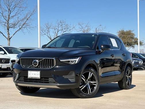 2025 Volvo XC40 B5 AWD