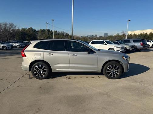 2025 Volvo XC60 B5 Plus