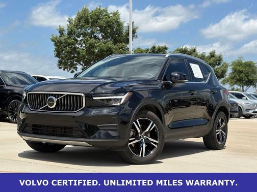 Onyx Black Metallic 2025 Volvo XC40 B5 AWD