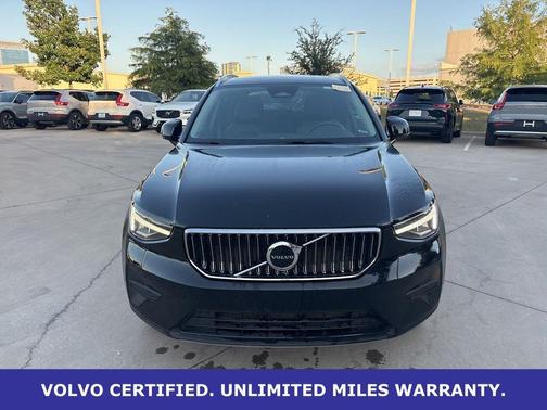 Onyx Black Metallic 2025 Volvo XC40 B5 AWD