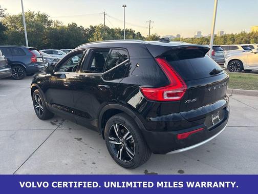 Onyx Black Metallic 2025 Volvo XC40 B5 AWD