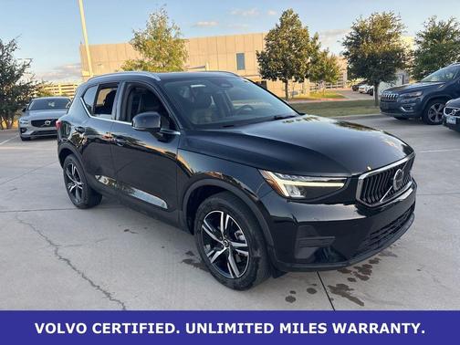 Onyx Black Metallic 2025 Volvo XC40 B5 AWD