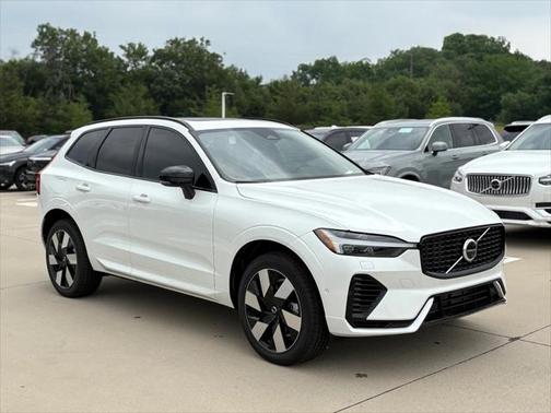 2025 Volvo XC60 Plug-In Hybrid T8 Plus