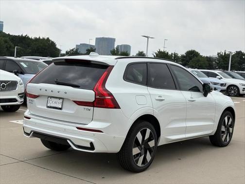 2025 Volvo XC60 Plug-In Hybrid T8 Plus