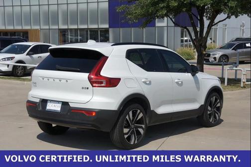 2025 Volvo XC40 B5 Plus Dark Theme