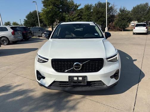 2025 Volvo XC40 B5 Plus Dark Theme