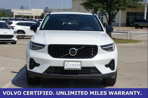 2025 Volvo XC40 B5 Plus Dark Theme