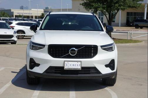 2025 Volvo XC40 B5 Plus Dark Theme