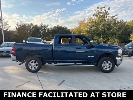 2024 RAM 2500 Big Horn Level 2 Equipment Group