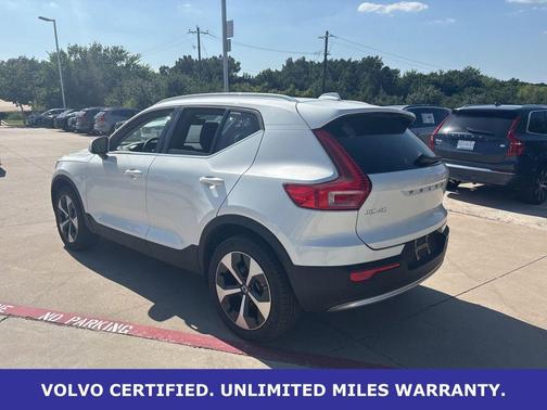 Crystal White Pearl 2025 Volvo XC40 B5 Plus Bright Theme