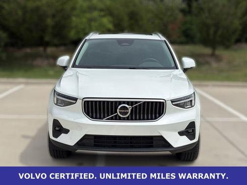 Crystal White Pearl 2025 Volvo XC40 B5 Plus Bright Theme
