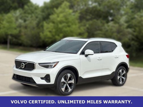 Crystal White Pearl 2025 Volvo XC40 B5 Plus Bright Theme