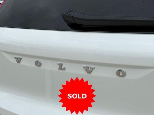 Crystal White Pearl 2025 Volvo XC40 B5 Plus Bright Theme