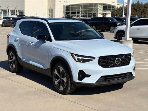 Cloud Blue 2026 Volvo XC40 B5 Plus