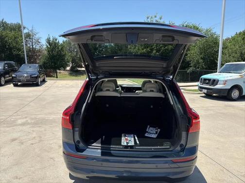 2022 Volvo XC60 B5 Momentum