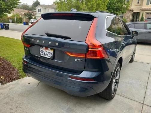 2022 Volvo XC60 B5 Momentum