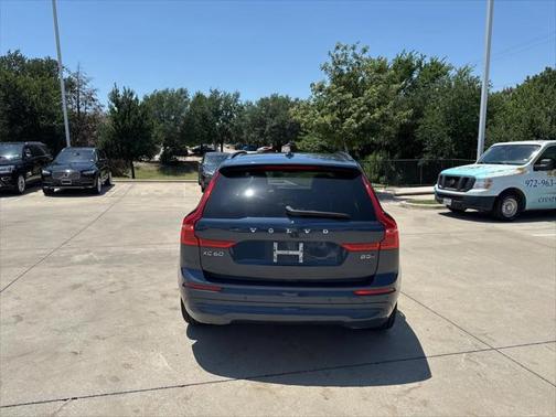 2022 Volvo XC60 B5 Momentum