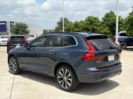 2022 Volvo XC60 B5 Momentum