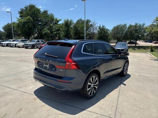 2022 Volvo XC60 B5 Momentum