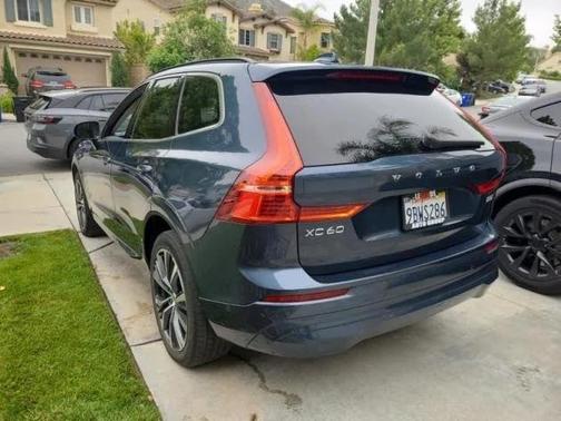 2022 Volvo XC60 B5 Momentum