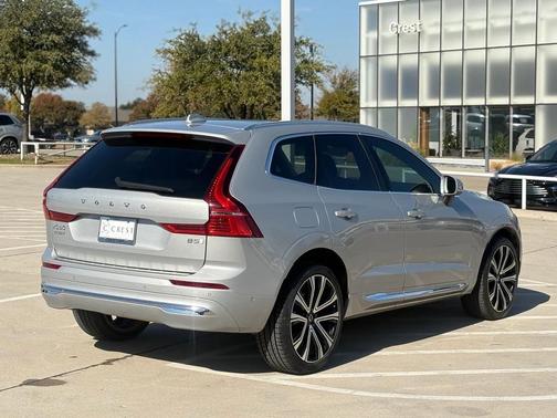 2023 Volvo XC60 B5 Ultimate Bright Theme