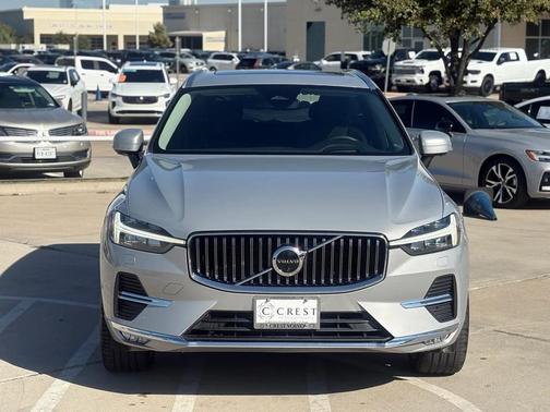 2023 Volvo XC60 B5 Ultimate Bright Theme