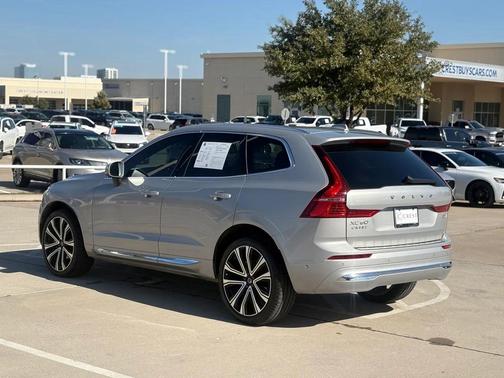 2023 Volvo XC60 B5 Ultimate Bright Theme