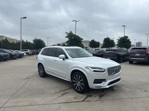 Crystal White 2023 Volvo XC90 B6 Plus 7-Seater