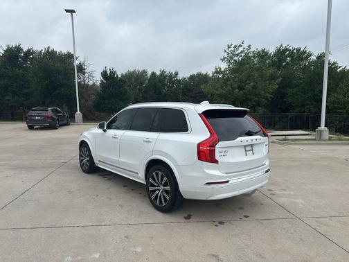 Crystal White 2023 Volvo XC90 B6 Plus 7-Seater