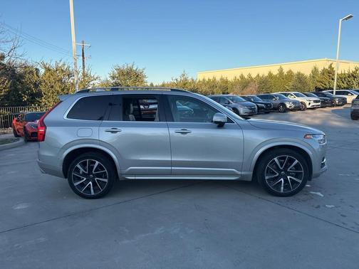 2018 Volvo XC90 T6 Momentum