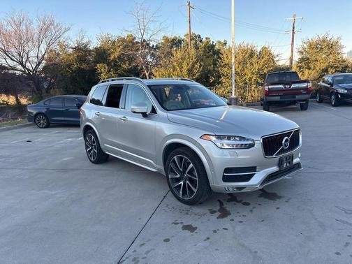 2018 Volvo XC90 T6 Momentum