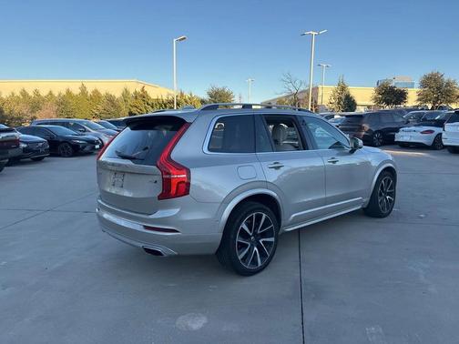 2018 Volvo XC90 T6 Momentum