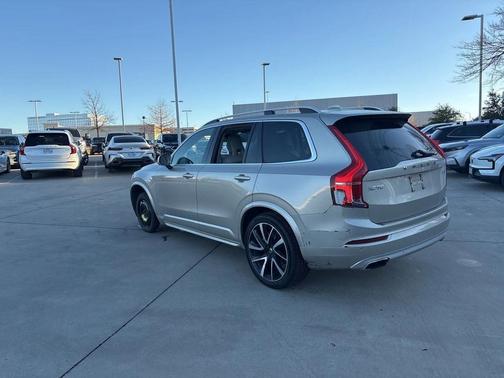 2018 Volvo XC90 T6 Momentum