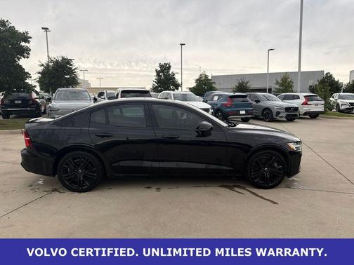 Onyx Black Metallic 2024 Volvo S60 Recharge Plug-In Hybrid Ultimate