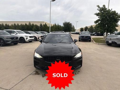 Onyx Black Metallic 2024 Volvo S60 Recharge Plug-In Hybrid Ultimate