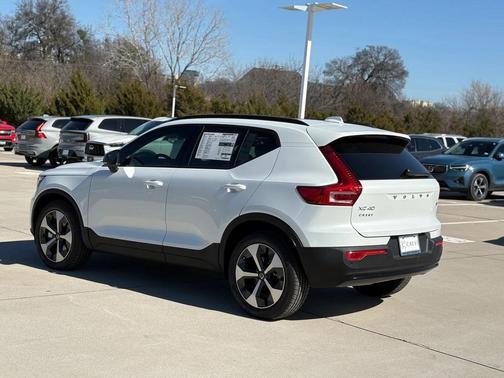 2026 Volvo XC40 B4 Core