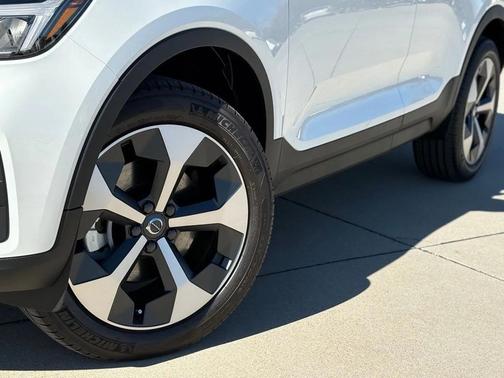 2026 Volvo XC40 B4 Core